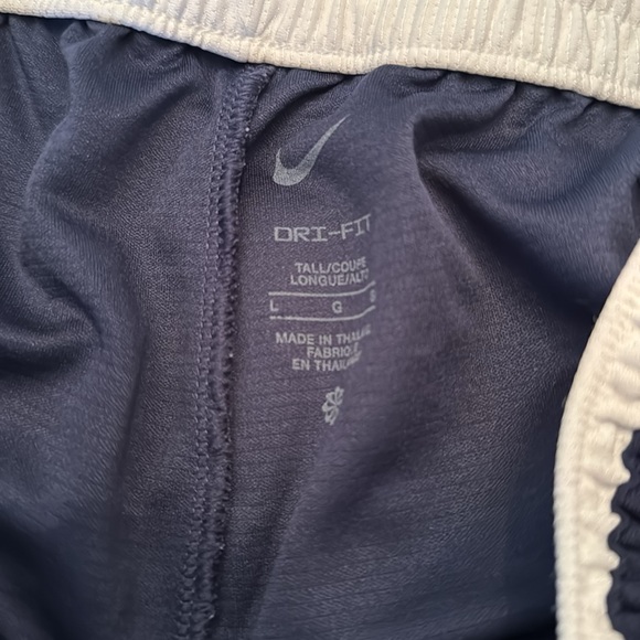 Nike Dri Fit Basketball Shorts. Large. Navy and White. - Picture 5 of 7
